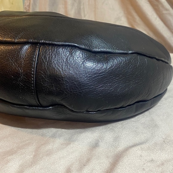 CUIR VERITABLE ITALIAN 
Elegant Black Leather Hobo Shoulder Bag - Picture 4 of 15